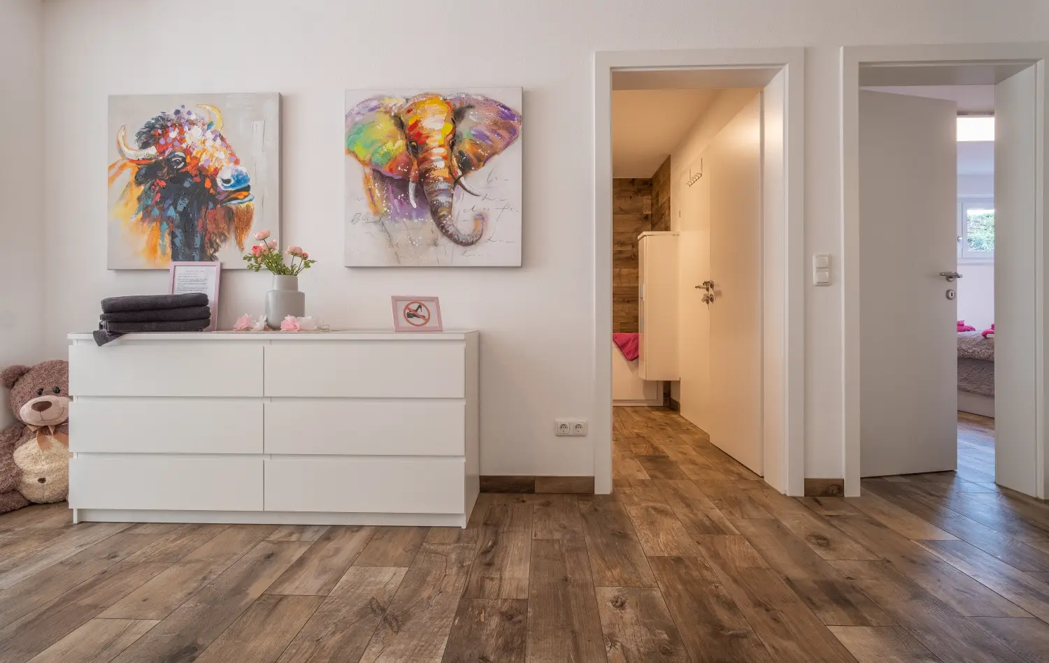 Moderne Souterrainwohnungen Schlafzimmer von Elisabeth Marx